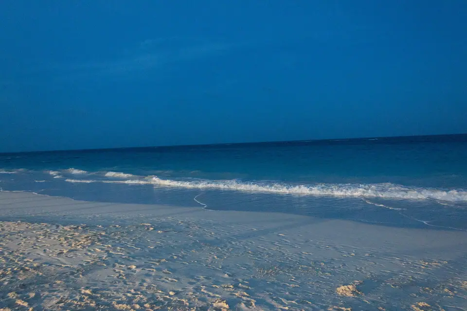 Long curve of pale pink sand and turquoise water at Elbow Beach, Bermuda