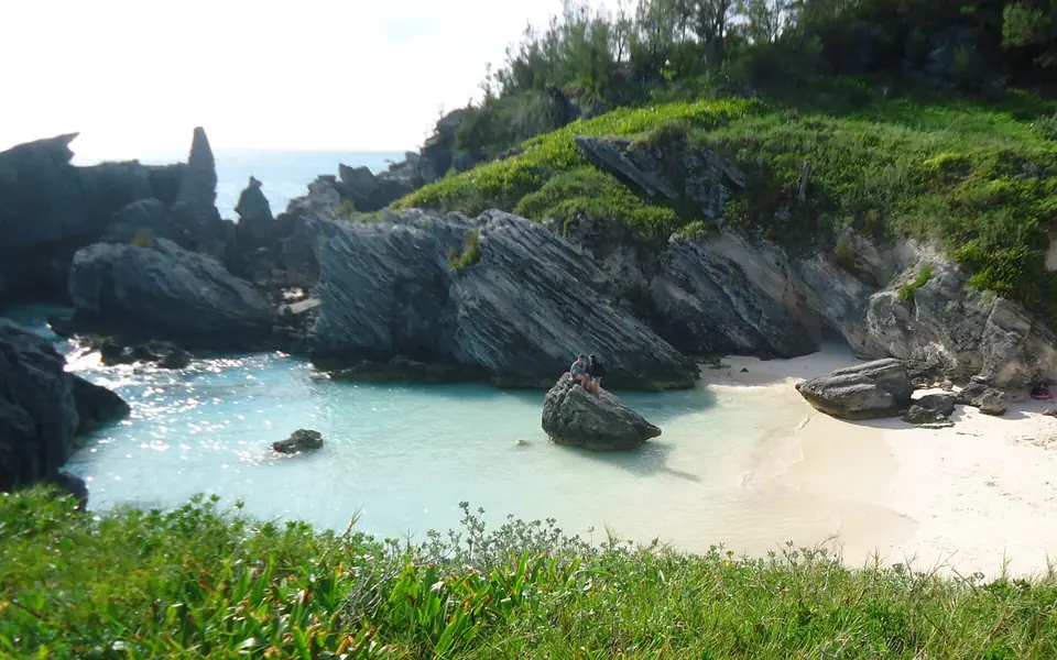 Horseshoe Bay beach in Bermuda with rock formations and grassy cliffs
